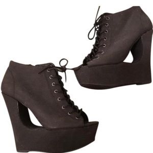 Steve Madden Dylonn Wedge 6 Black peep toe